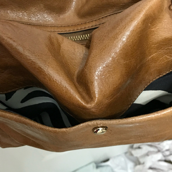 Tre Vero Soft Leather Shoulder Bag - Picture 9 of 9